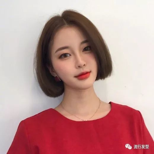 最新时尚短发发型图片女，潮流多样的展现风采